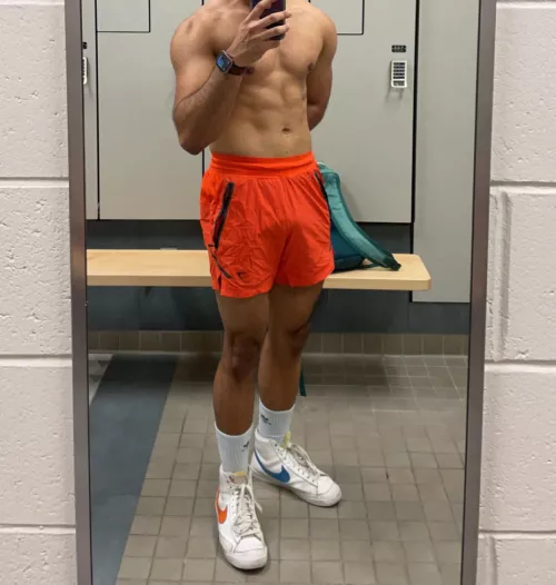 21 college hung gym jock. Looking for other hot fit guys. Send face. Muscle++ Gym++ SC: terk_lx