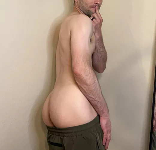 Are you looking at my butt? 👀