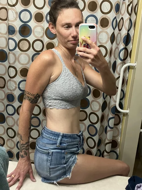 Bathroom selfie😝😝😝