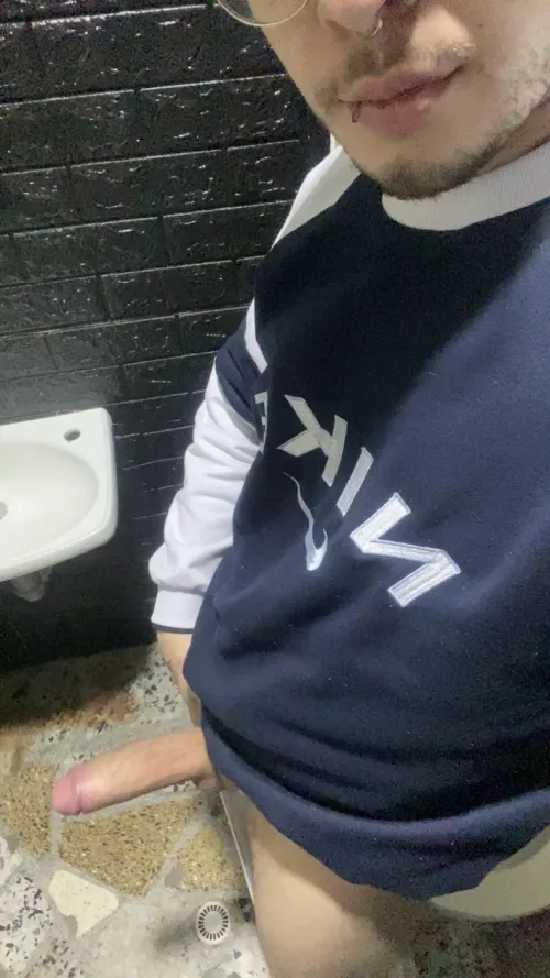 Be honest, would you suck off at the office an 7,5” call center manager?