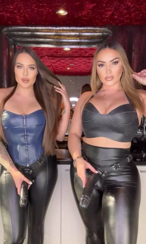 Come play with your mommies baby, we promise to do you with love. 🖤