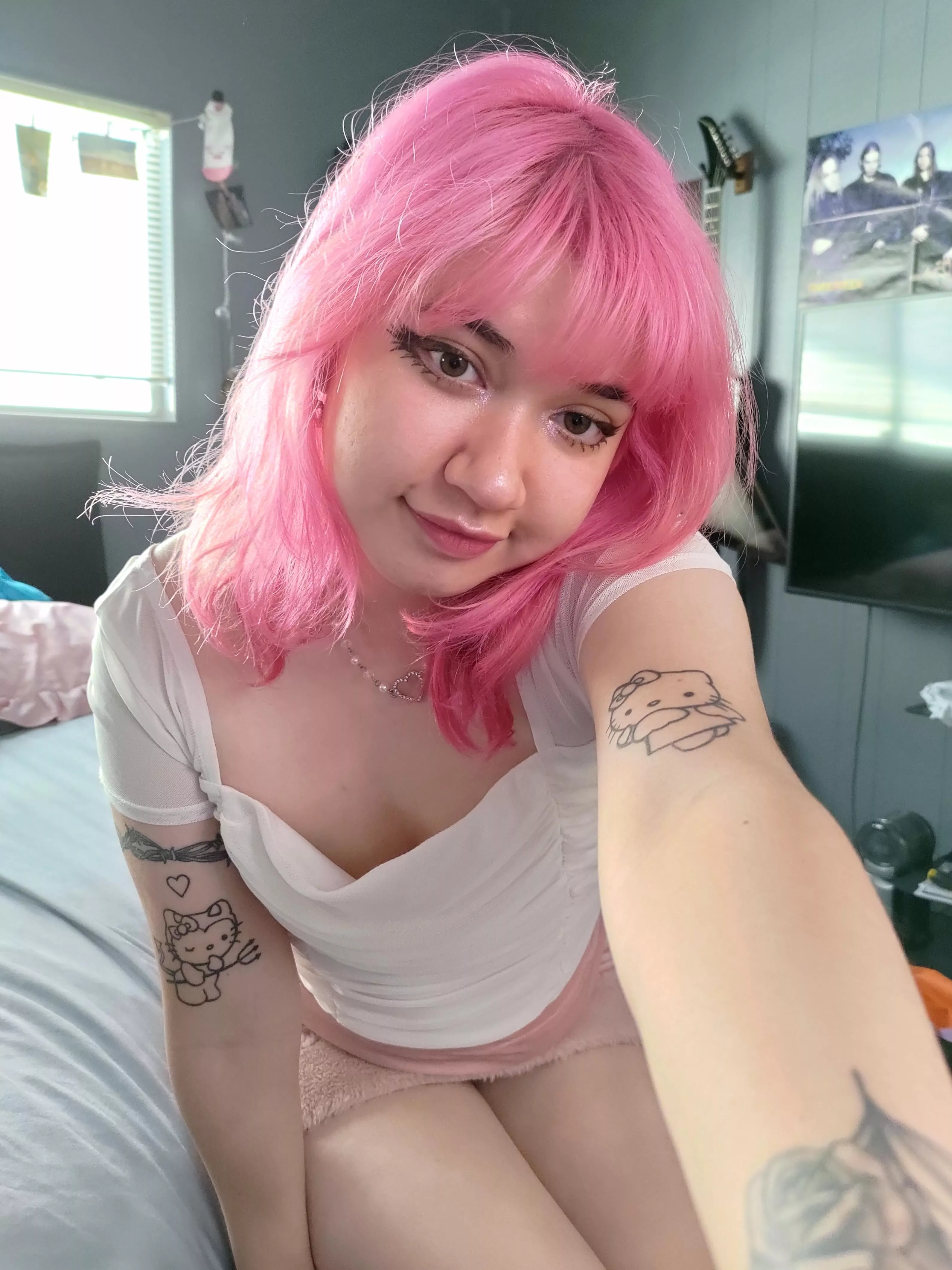 Cut myself some bangs! ✂️ Is it cute 🤭