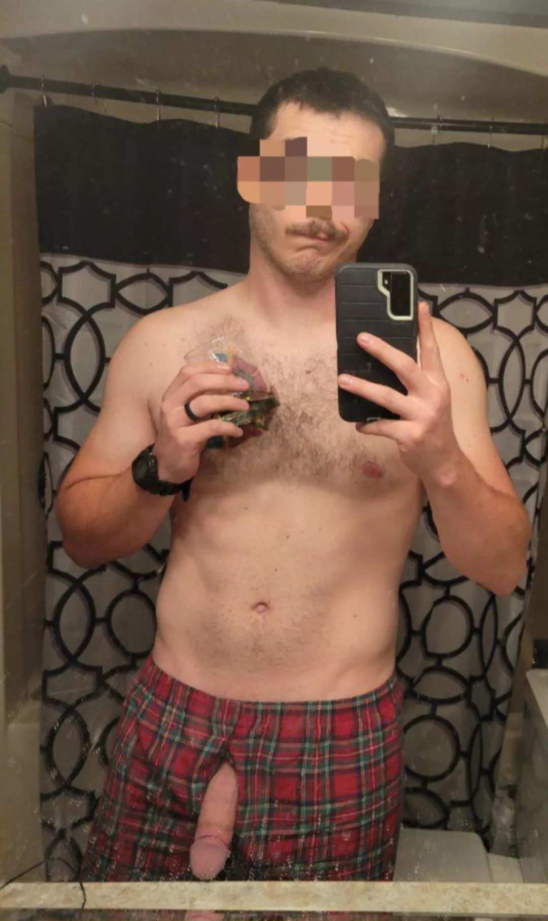 Dirty mirror, clean whiskey, thick dick