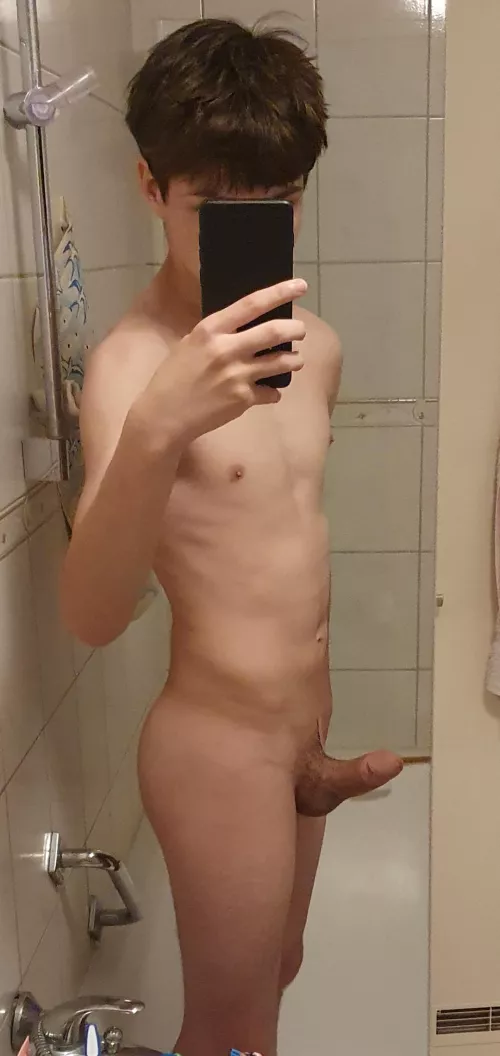 Do you like my twink bod 🤭