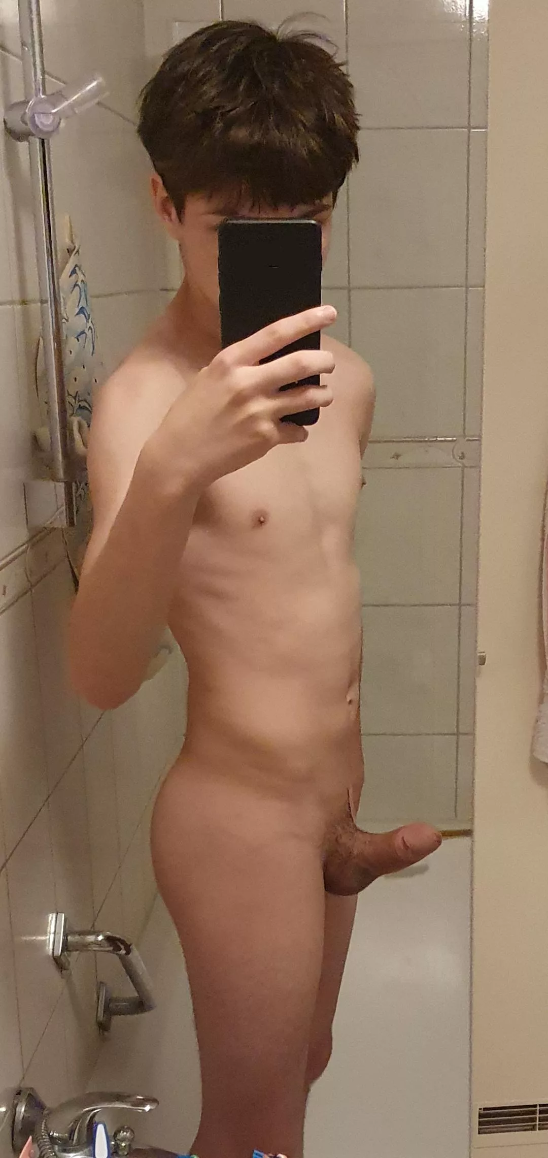 Do you like my twink bod 🤭