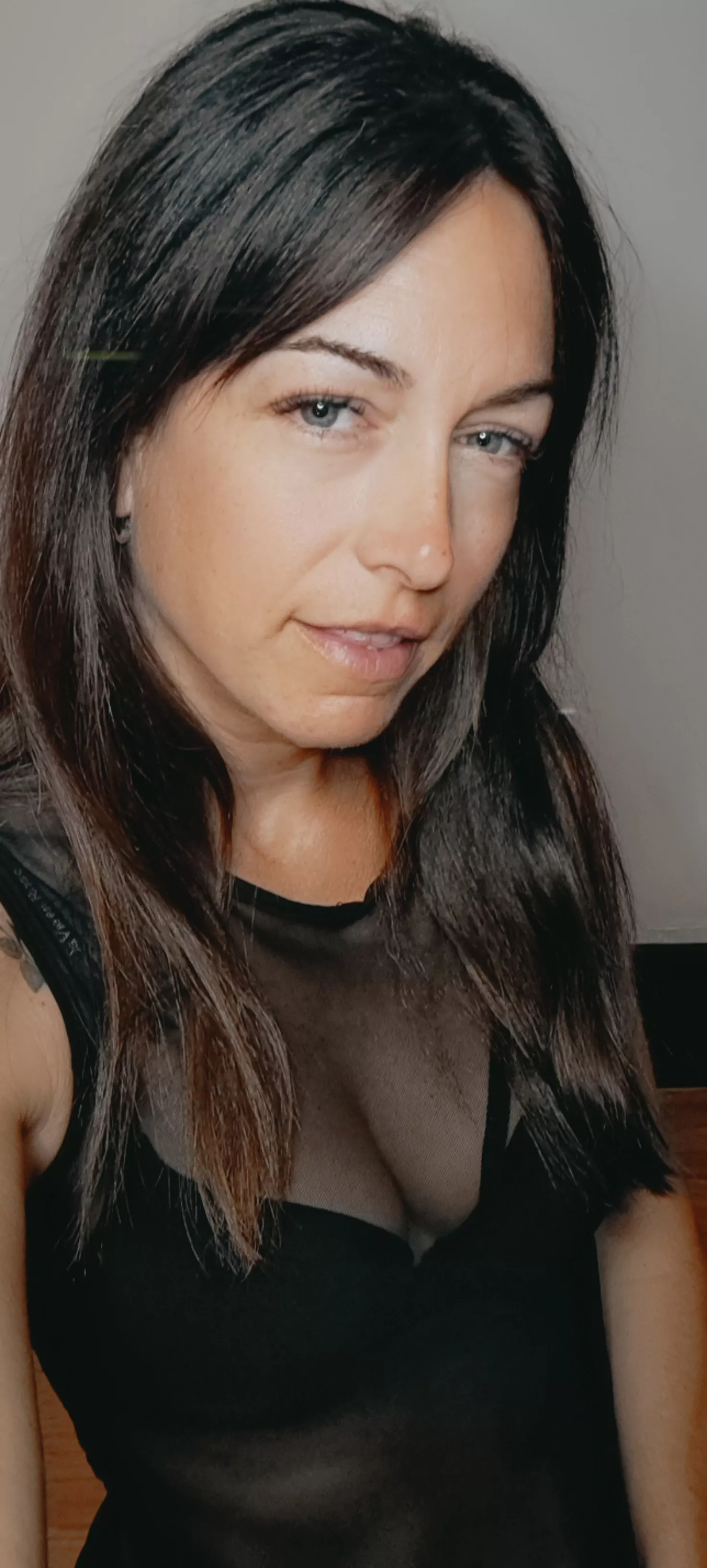 (F35) Nearer 40 than 20….feeling old….but still worth a kiss you think? 😅