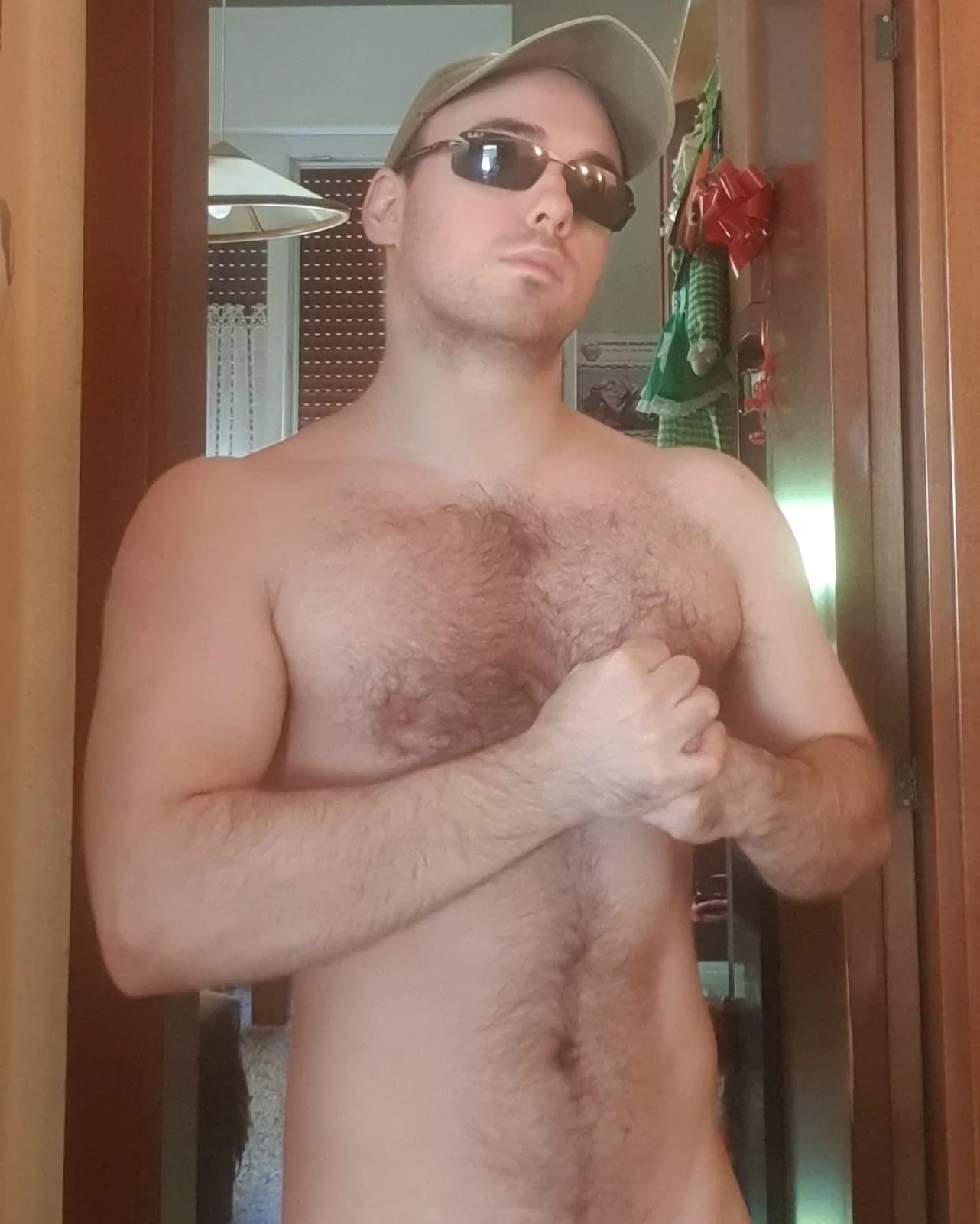 Hairy & muscles, do you like?