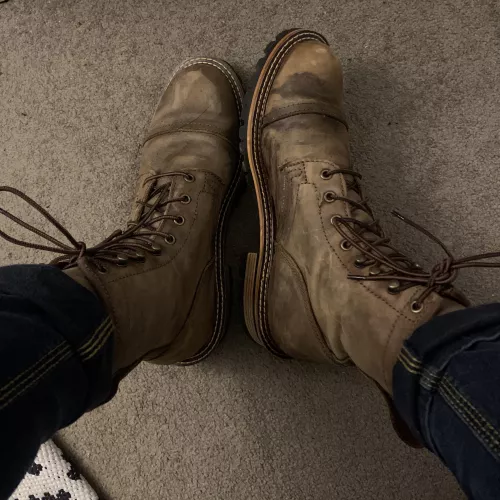 Help! How should I tie my boots?