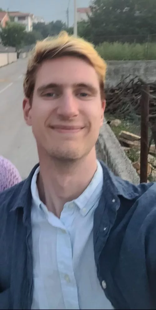 Hey bros 👋🏻 Decided to finally come out of my shell! Hope you all have a great weekend 🥰