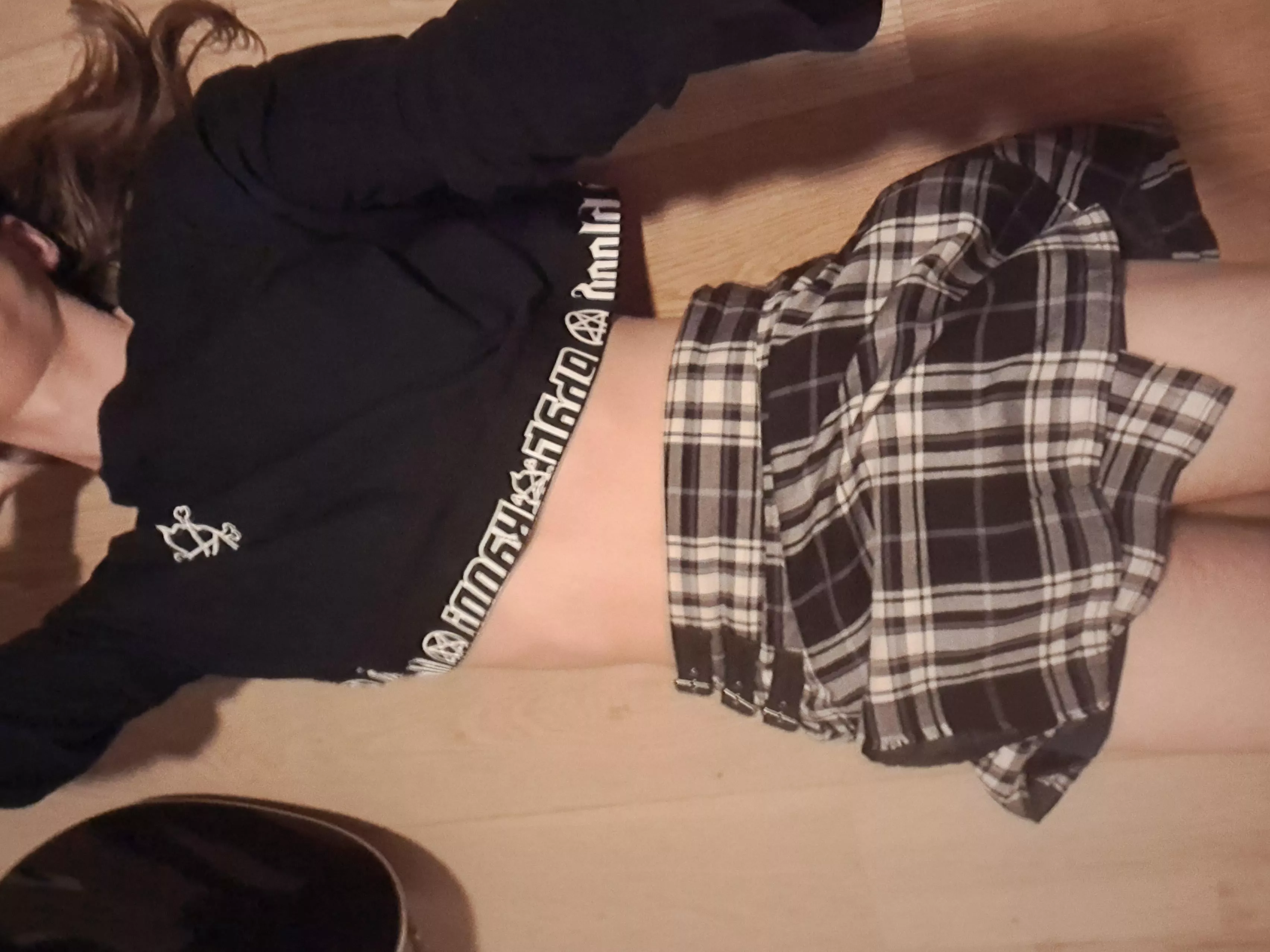 Just chilling on the floor hbu?