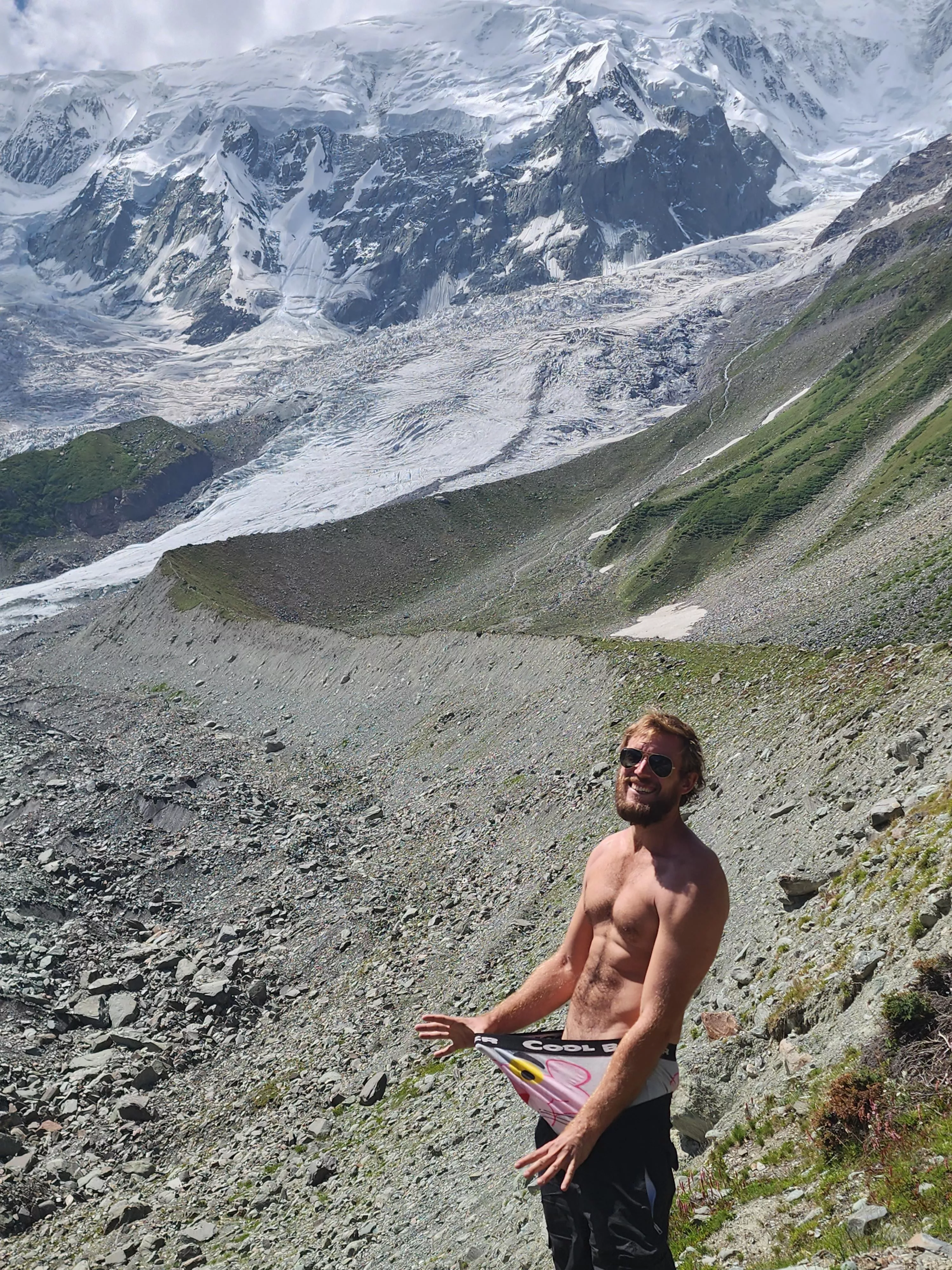 Just smiling at my bros (33) and...