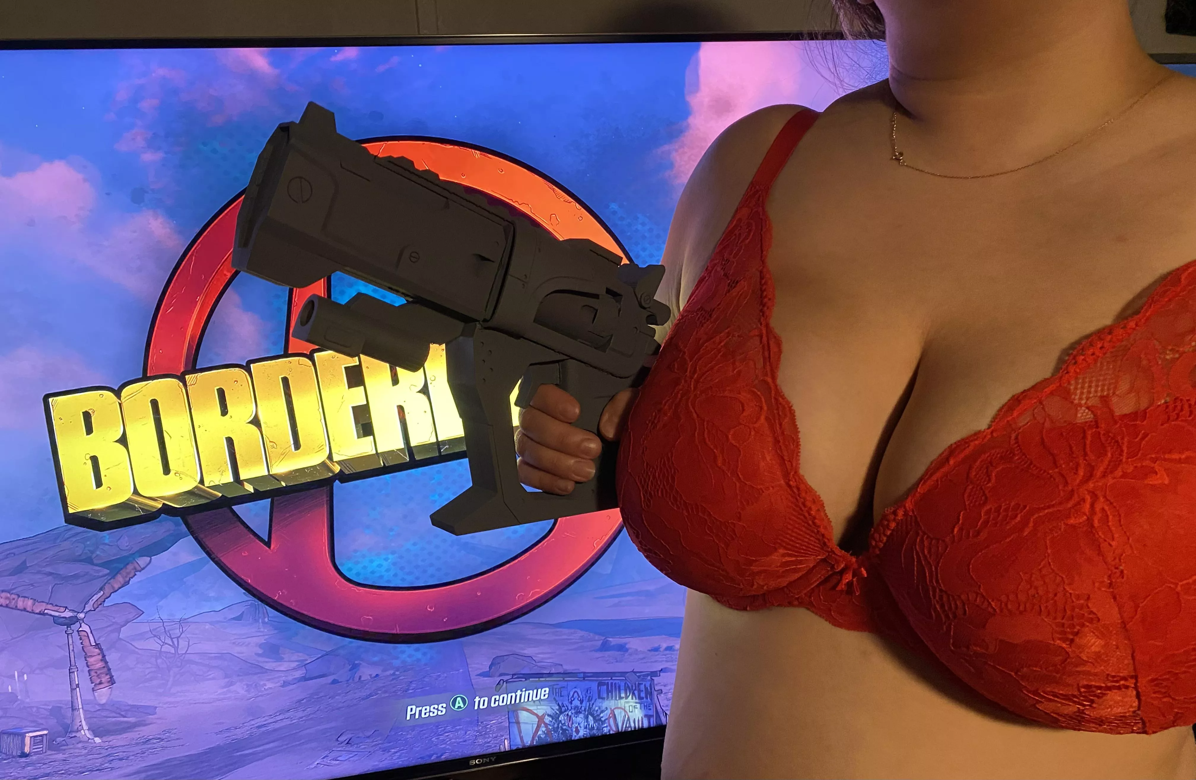 Making a Prop for my cosplay from borderlands, thought I’d show you all the progress [F]