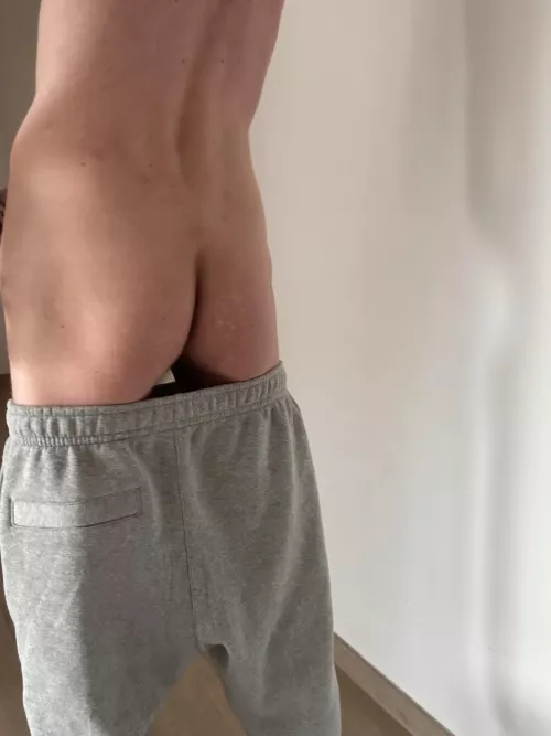 My Butt is really small, do you like him!?