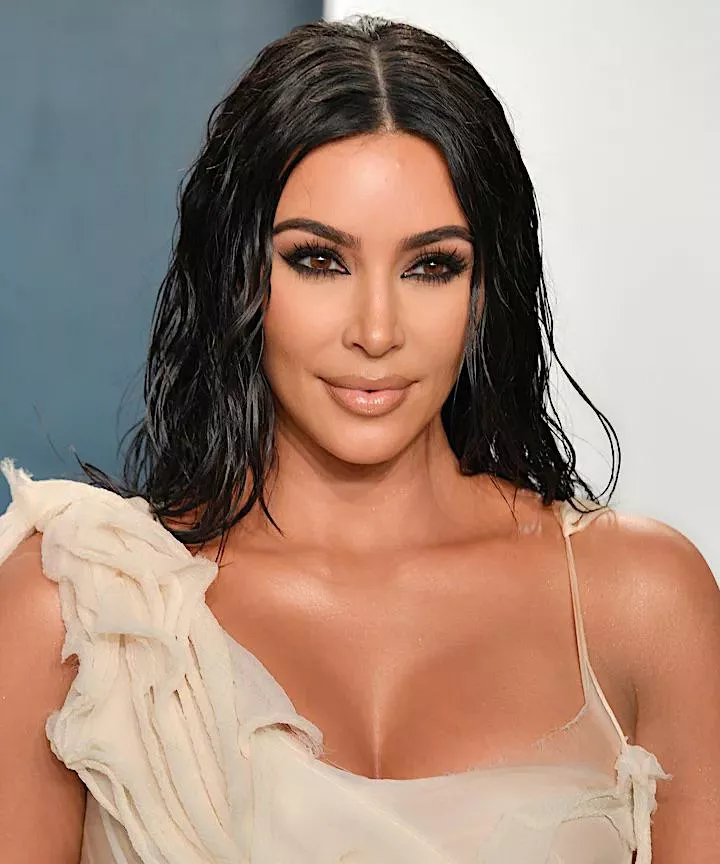 Repost. Hey there, since gfycat will shut down. Im looking for a gif of kim with wet hair. She was in a car if I remember. It was posted here a couple of years ago. Cheers