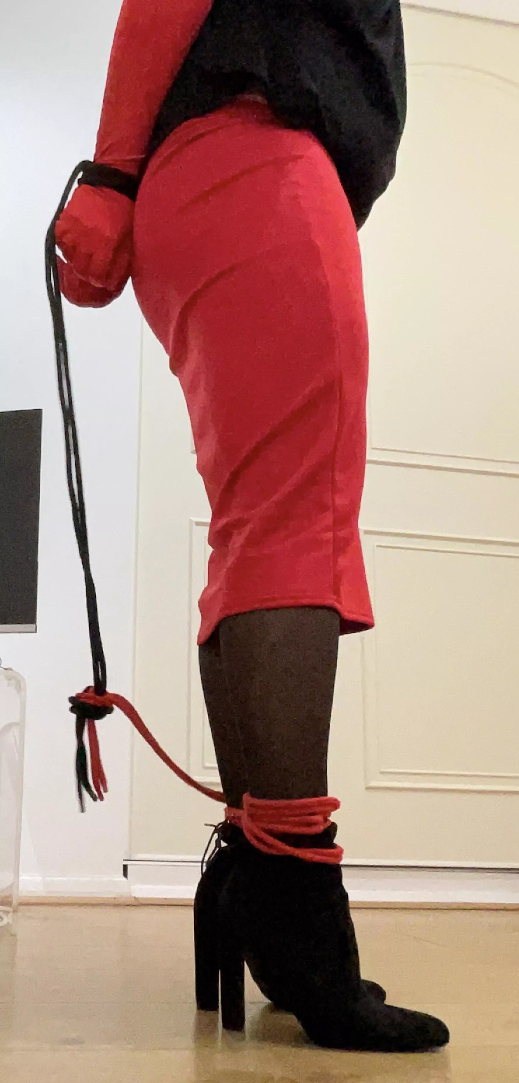 Started the weekend with a little slutty self bondage. Started the weekend with a little slutty self bondage.