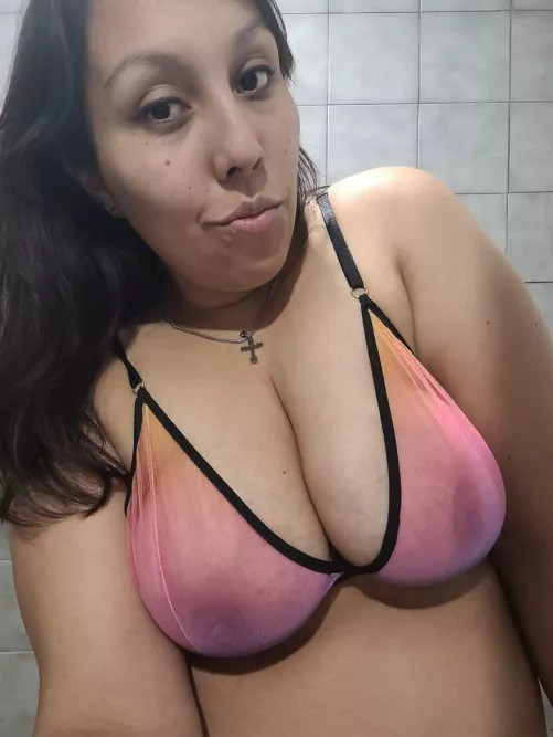 This brunette is so wet now, why don't you come and see?