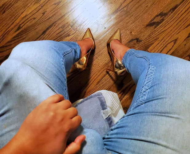 Trying to be more discreet, but realizing that isn't possible when the strapon is this big! 😅