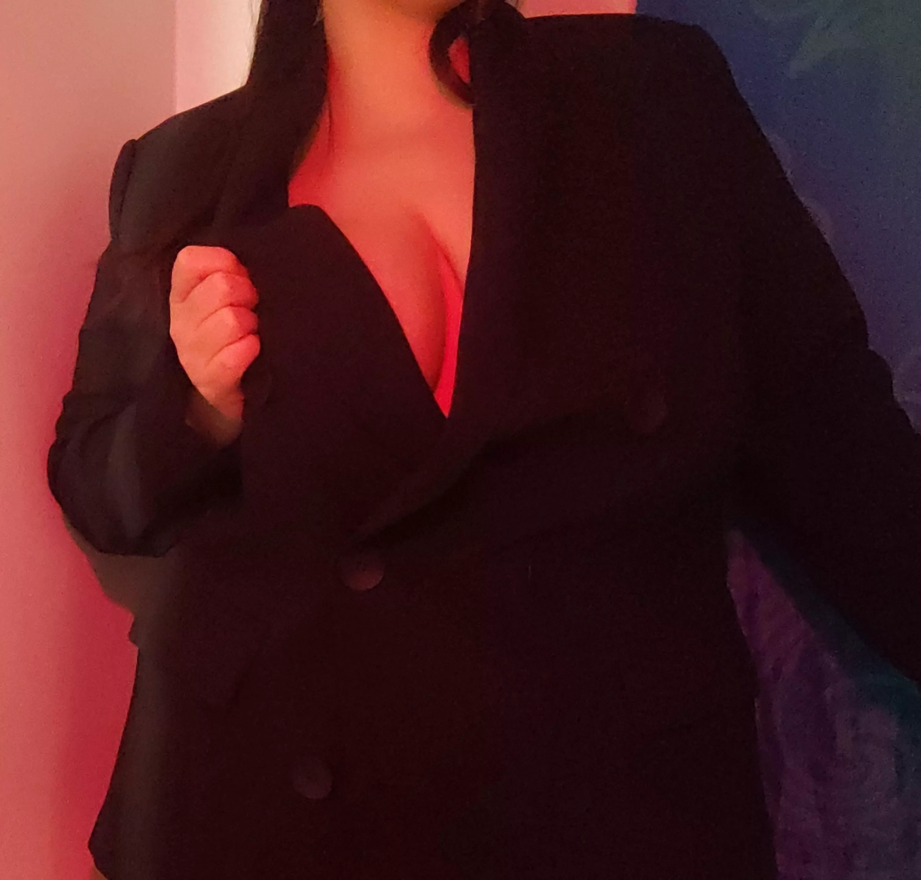 Was scolded by HR again today for my braless outfit... 🤭