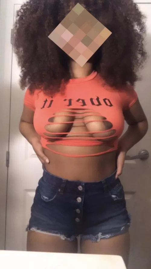 Who’s going to pull my shirt off for me ? 😏