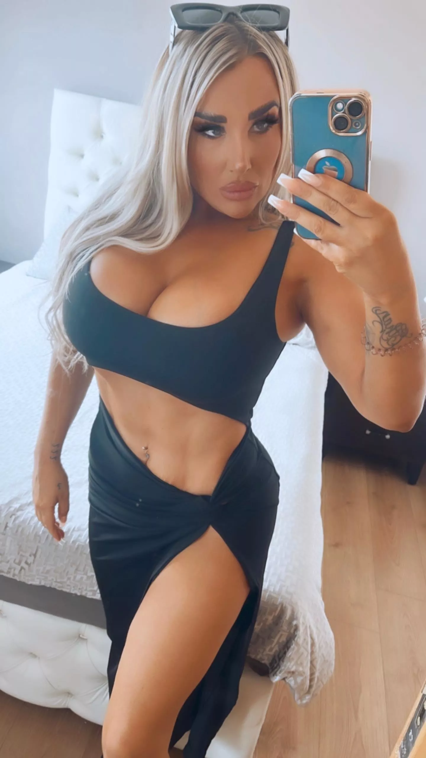 Who's taking me to dinner in this dress? X