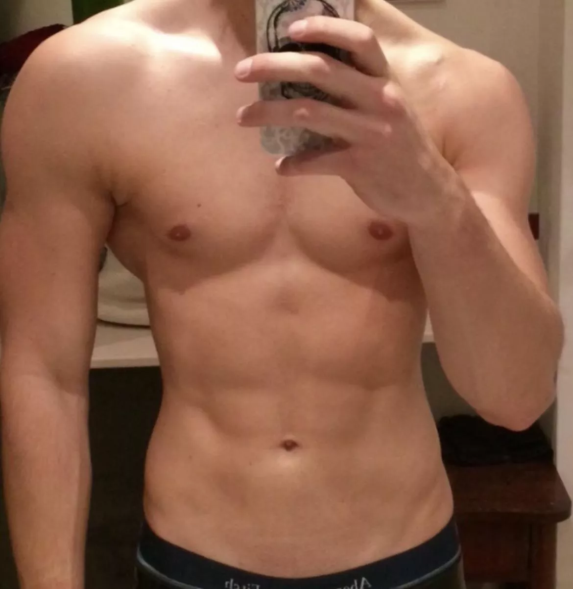 Workout done 🏋️‍♀️ Who will help me in the shower ? [M]27 💦