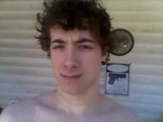 Yo people. I'm 18, 6'3, and a gay guy. I'm lookin for genuine friendships under 30 years old. I like space, the ocean, and nature. I write stories and draw on paper, and play electric piano, but I'm not a professional on any of them :) I mainly play 