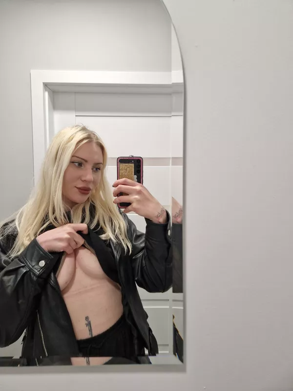 Your daily reminder to jerk off to me