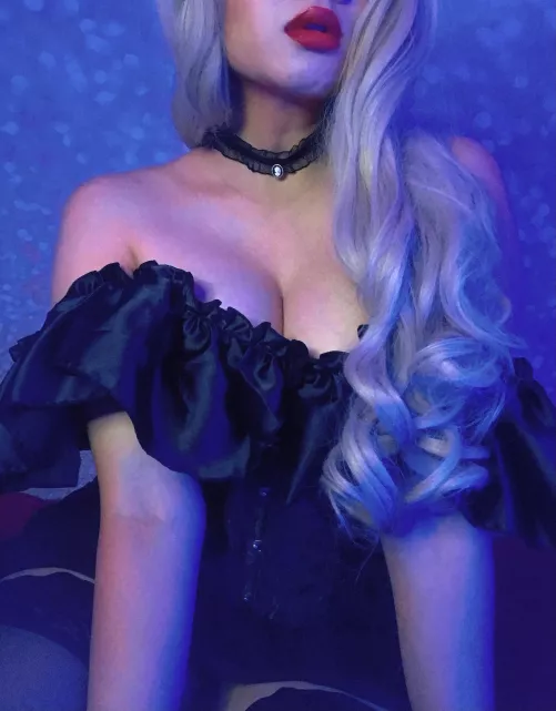 A scarlett kiss for a scarlett letter 💌...