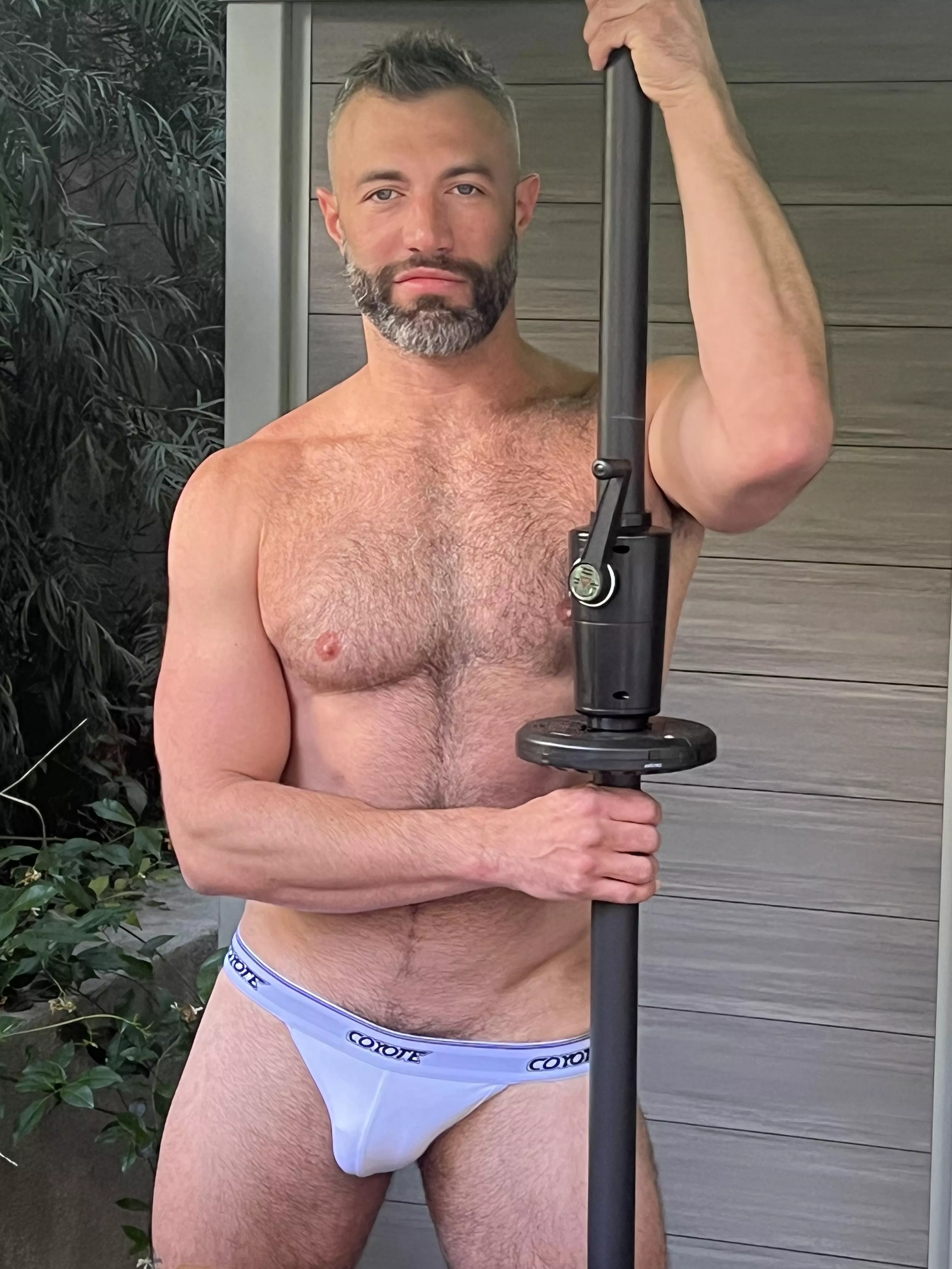 Comment if I can send u nudes 🫣