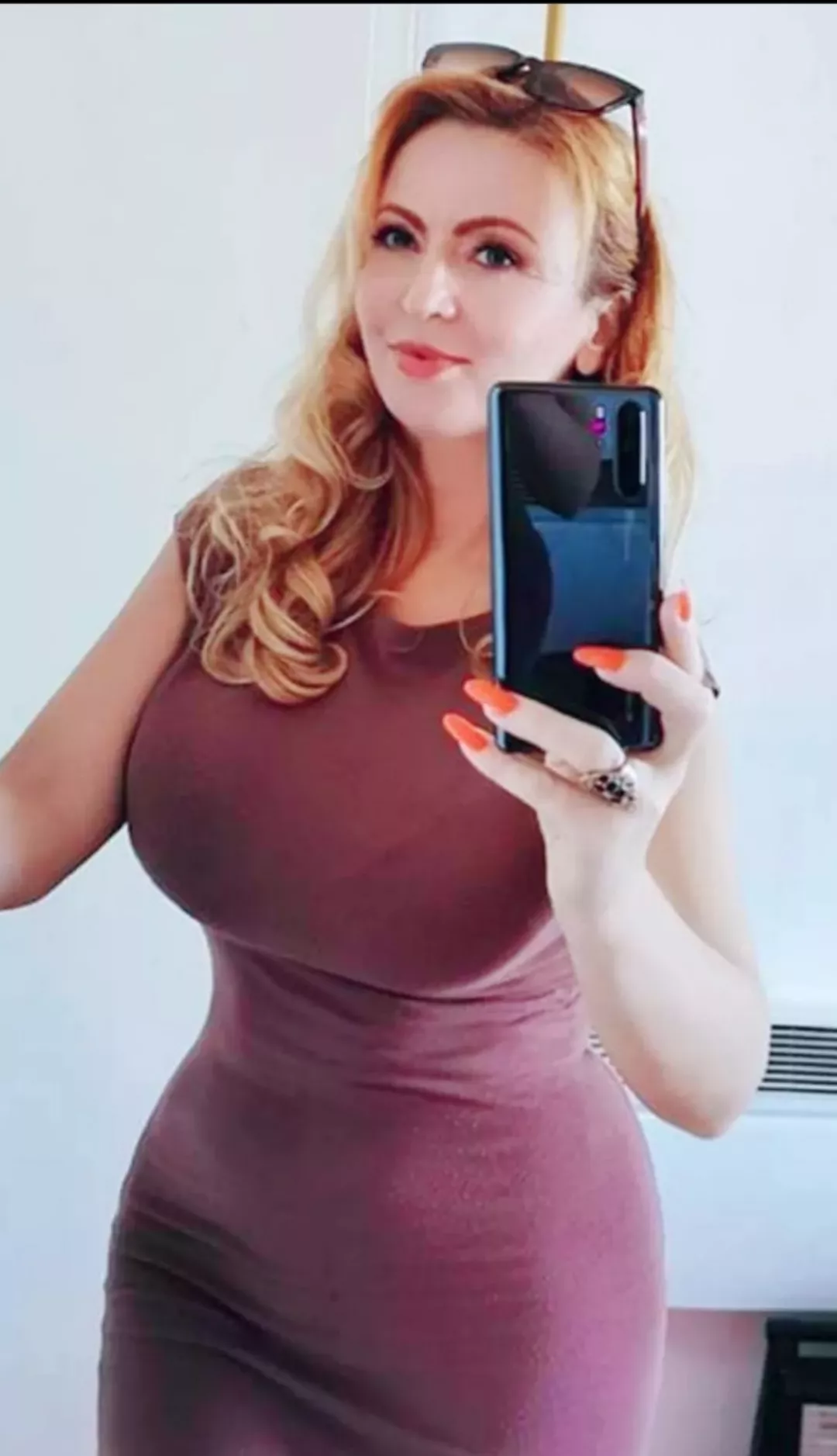 Curvy milf