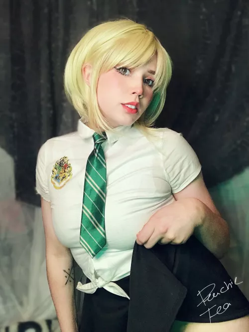 [F] Hogwarts says I have to wear panties underneath! No fair!