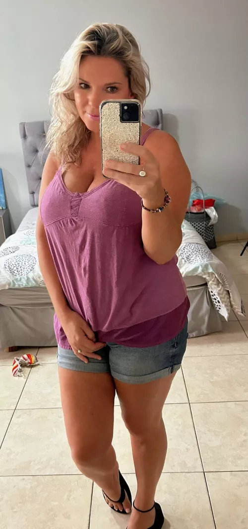 I bet you'd rail me with or without clothes....