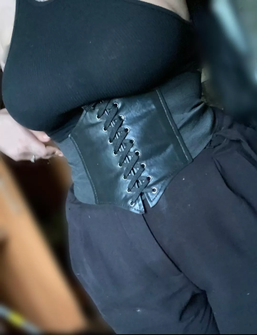 My first corset experience, after an hour it's uncomfortable(