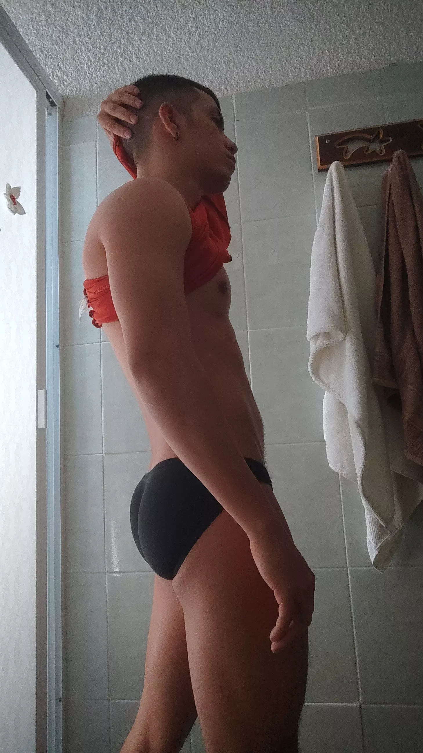 Skinny guy can have ass too