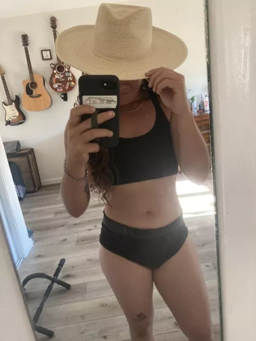 This farmgal needs a break TGIF 😜💋