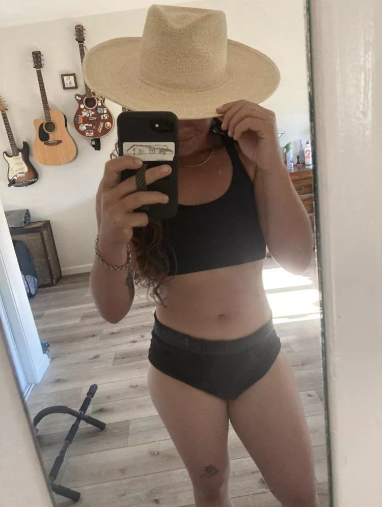 This farmgal needs a break TGIF 😜💋