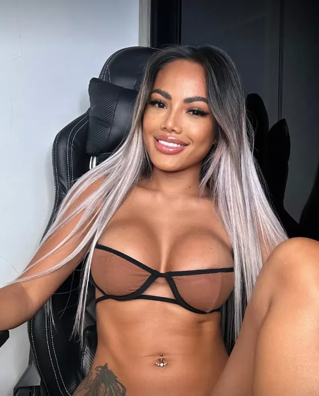 you're hot Asian babe