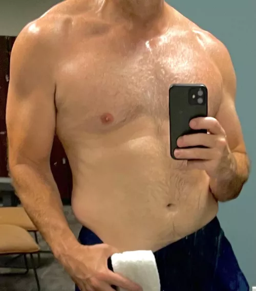 Anyone into sweaty a dad [50]