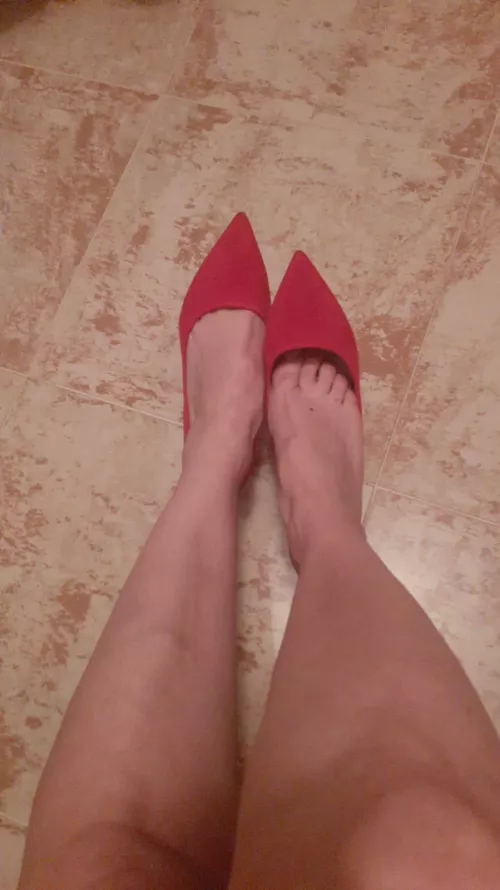 I love my red heels, don’t you? ☺️