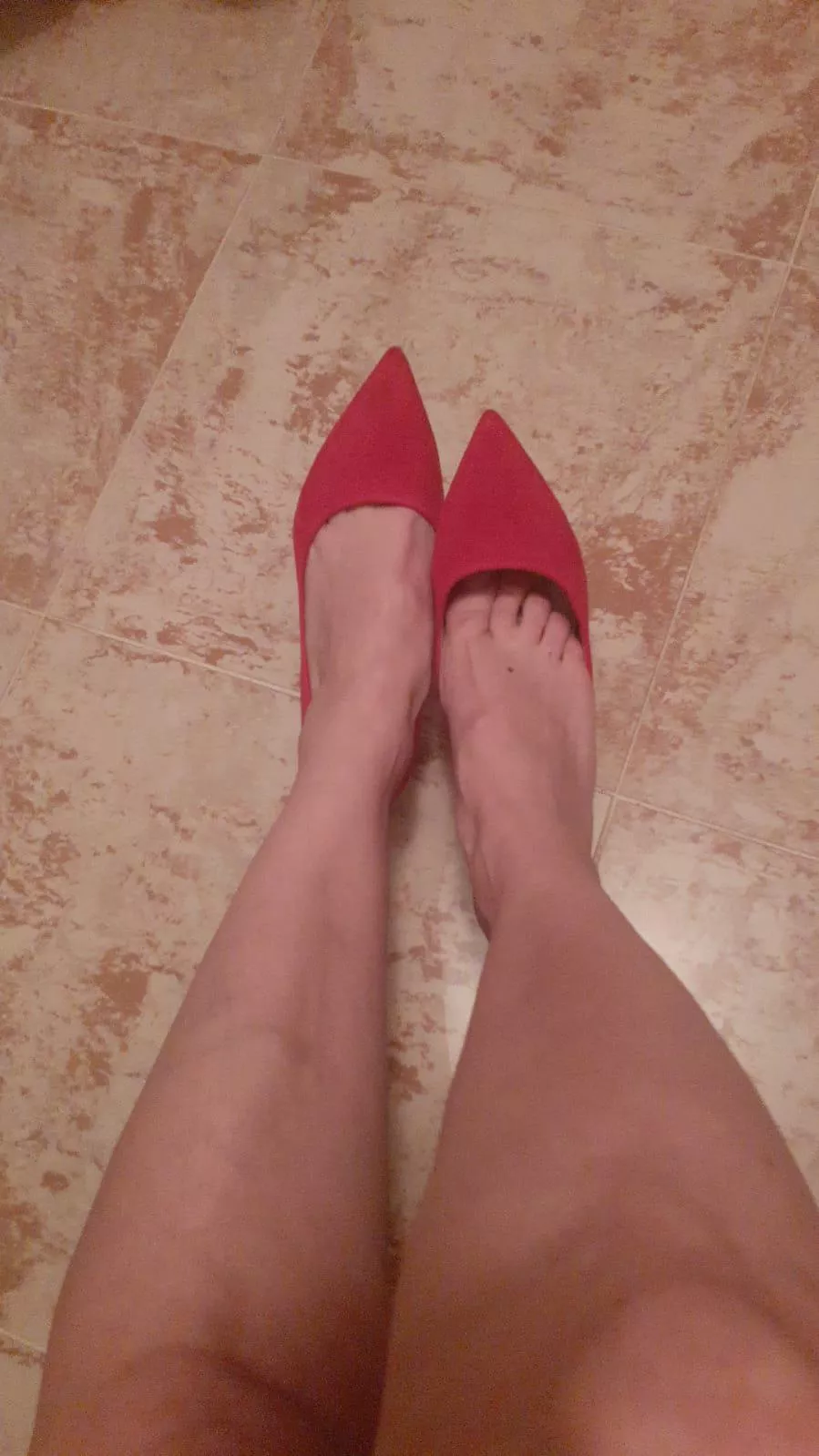 I love my red heels, don’t you? ☺️
