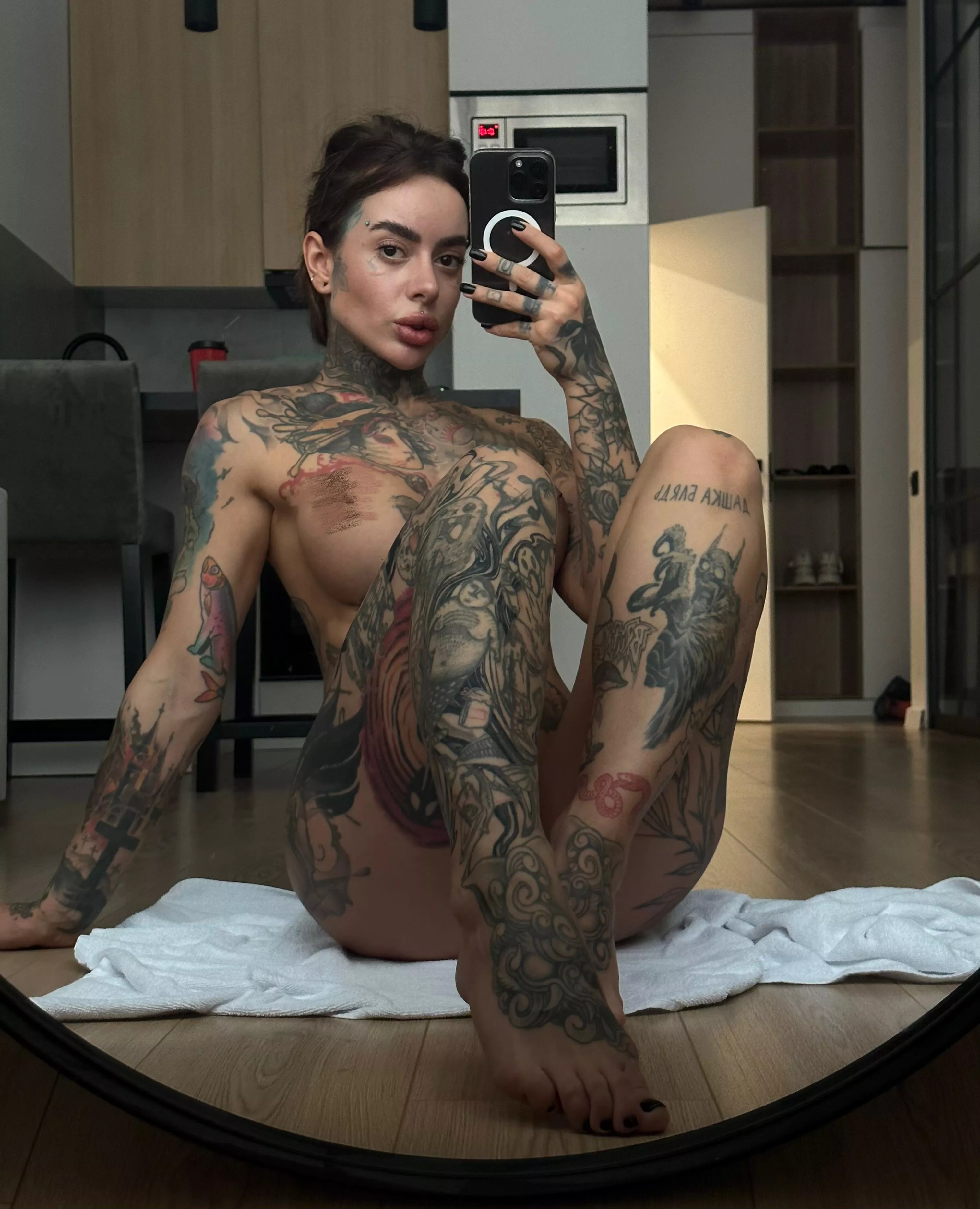 I need more friends to send nudes to when i'm horny