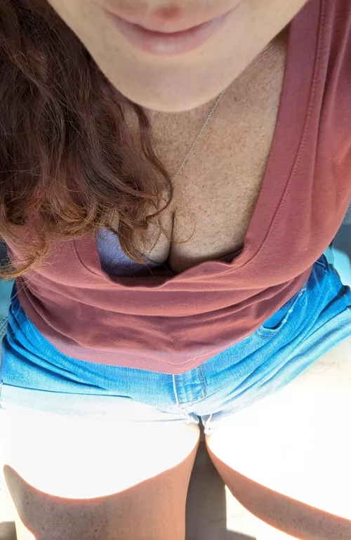 I think my neckline got stretched out... Oops😜