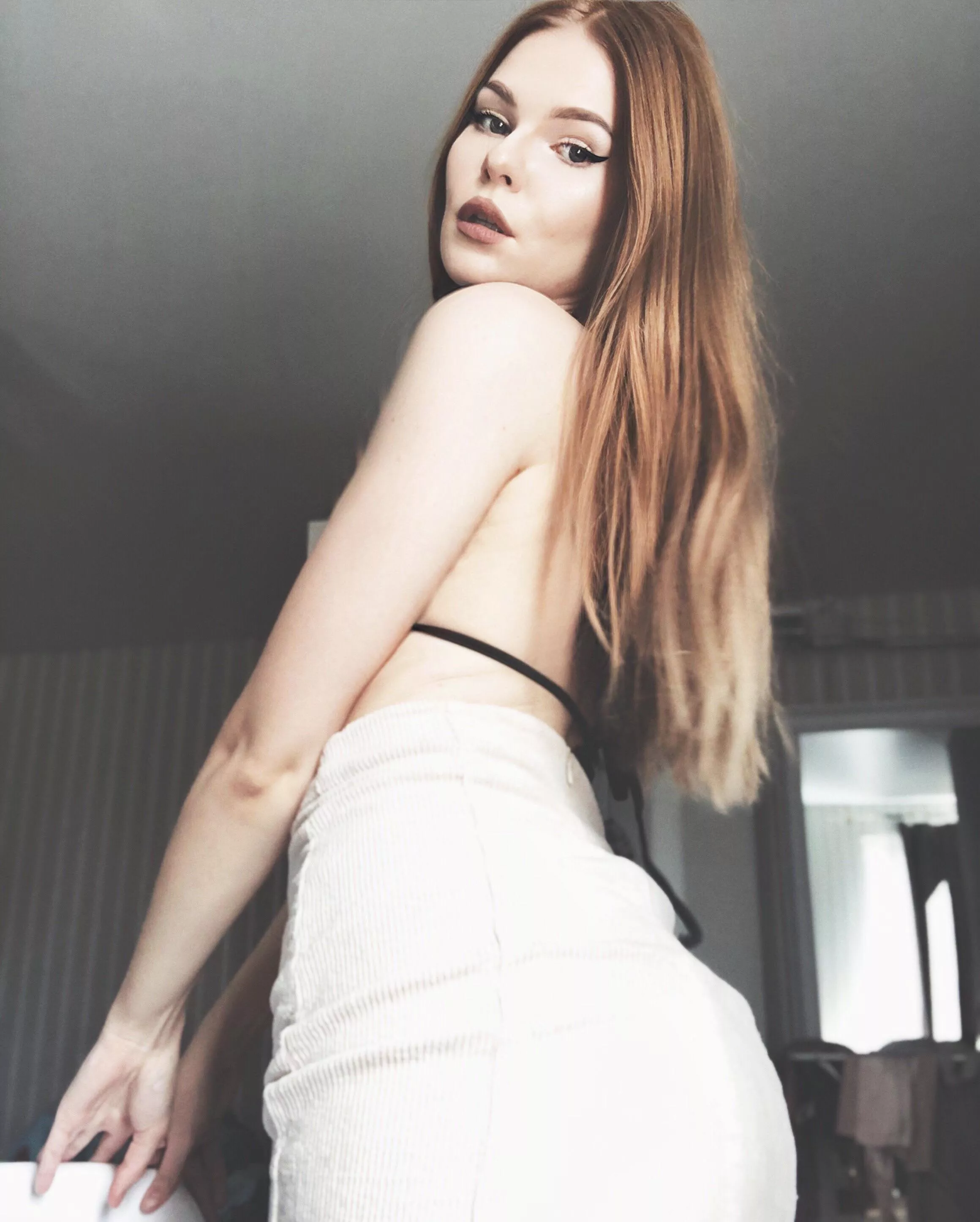 If I were a secretary I'd be bending over your desk a lot 😊