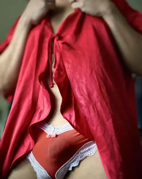 Lounging in silk on this lazy Saturday