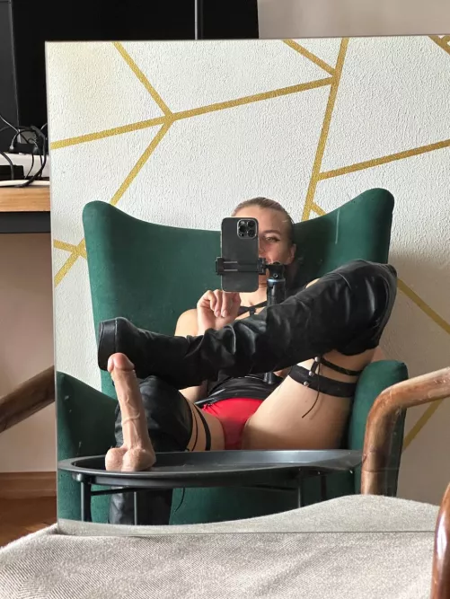 Mistress will be ready for a session in just a minute!