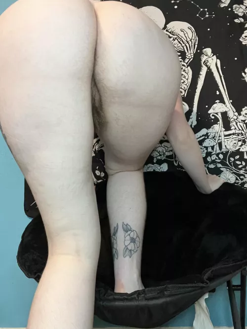 My bush peeks out 🖤