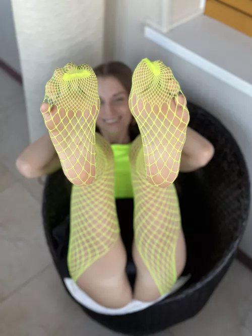 Remove the mesh from the little feet