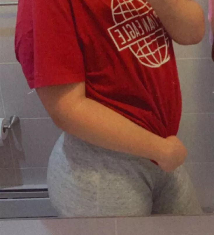 18 bottom anyone wanna call on snap to just chat im lonely nothing crazy just honestly looking to talk