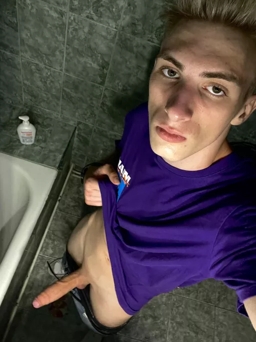 [18] You think fit perfectly in your pussy? 🐱 dm