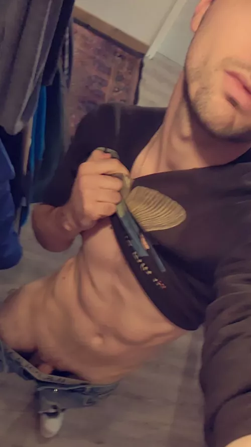 24 bored and horny, add me reggiekone